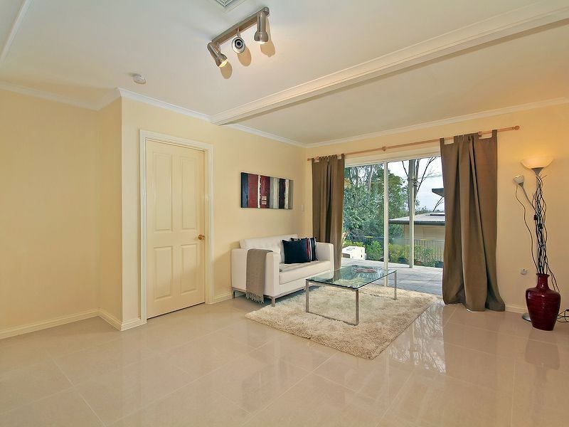 30 Pentlay Street, Kenmore QLD 4069