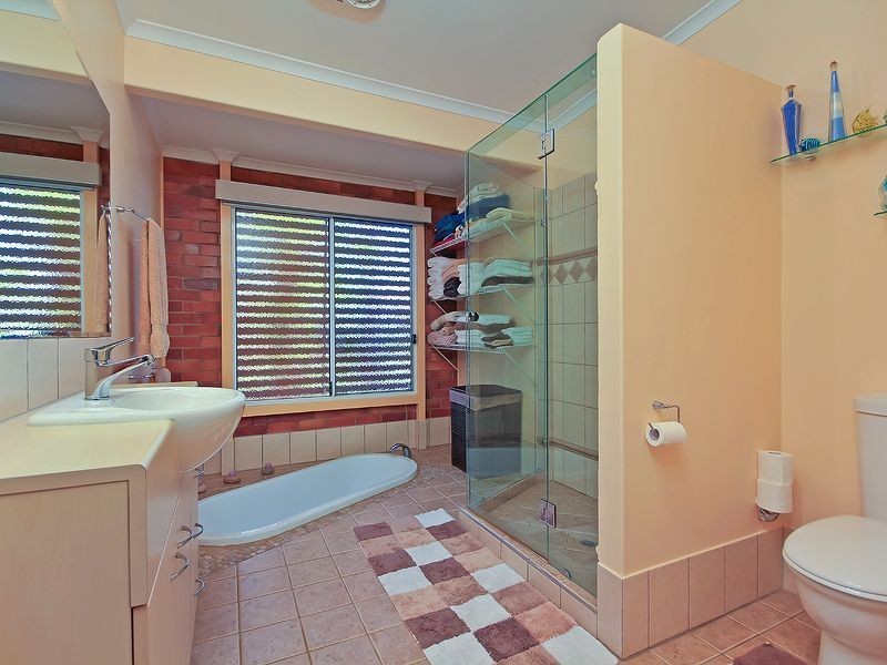 5 Gem Road, Kenmore QLD 4069