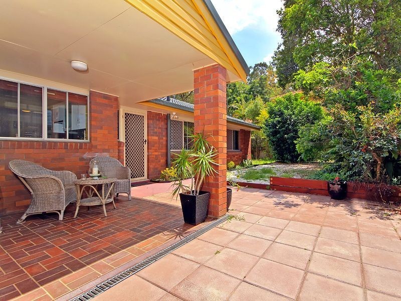 11 Lant Street, Chapel Hill QLD 4069