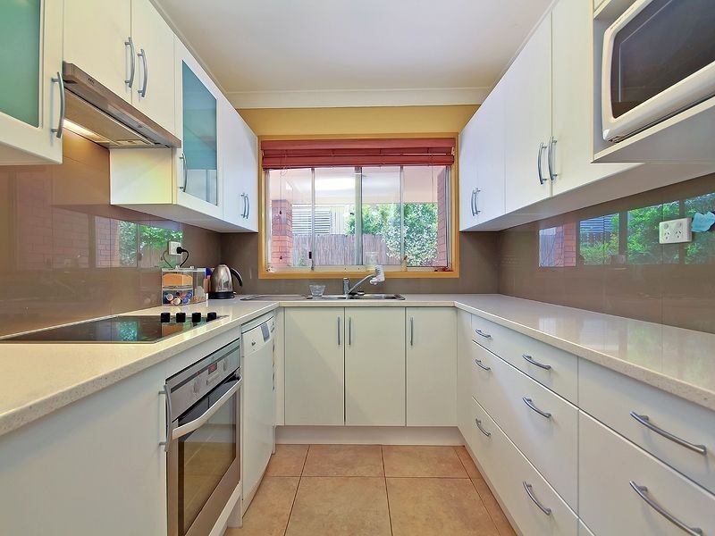 11 Lant Street, Chapel Hill QLD 4069