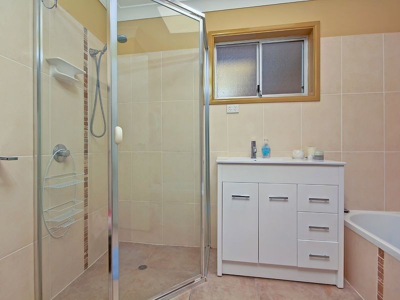 11 Lant Street, Chapel Hill QLD 4069