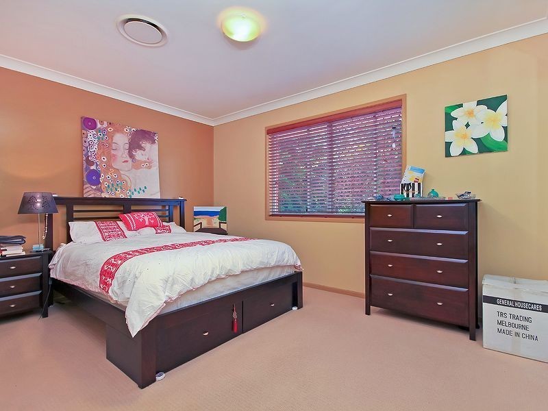 11 Lant Street, Chapel Hill QLD 4069