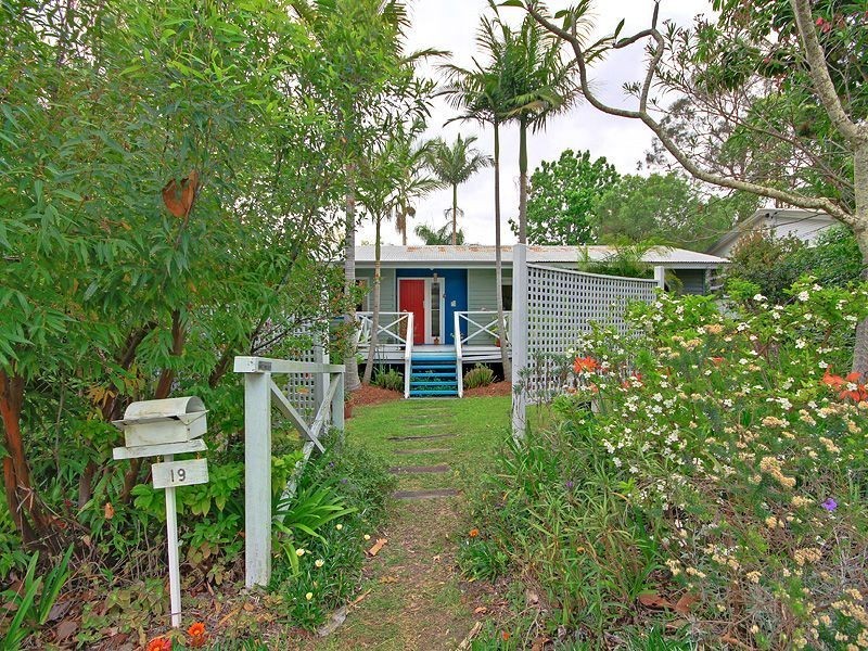 19 Edson Street, Kenmore QLD 4069