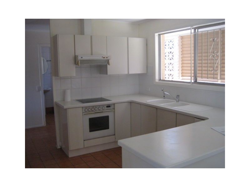 2 Whitian St, Chapel Hill QLD 4069