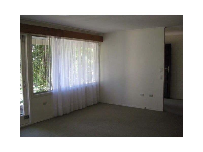 2 Whitian St, Chapel Hill QLD 4069