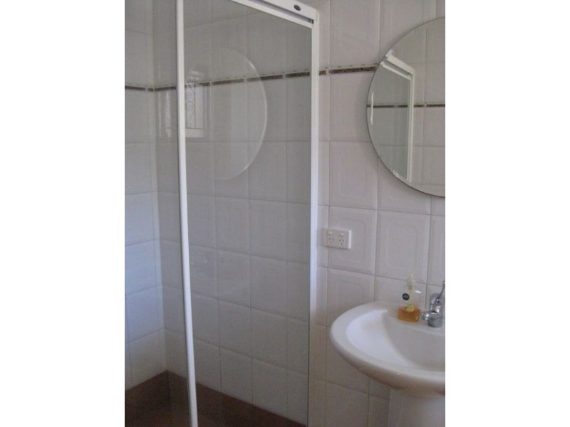 2 Whitian St, Chapel Hill QLD 4069