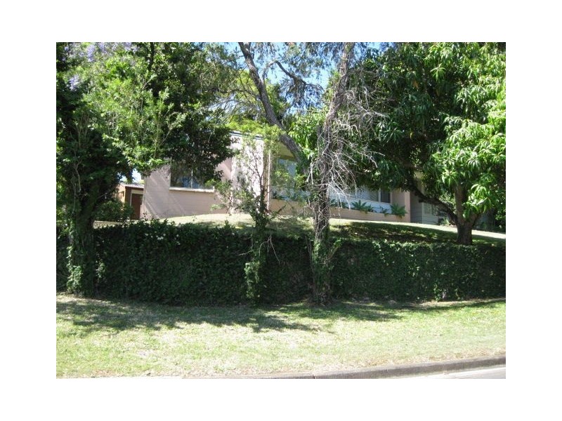 2 Whitian St, Chapel Hill QLD 4069