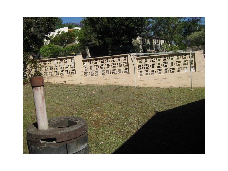 2 Whitian St, Chapel Hill QLD 4069