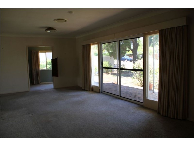 11 Gilruth Road, Kenmore QLD 4069