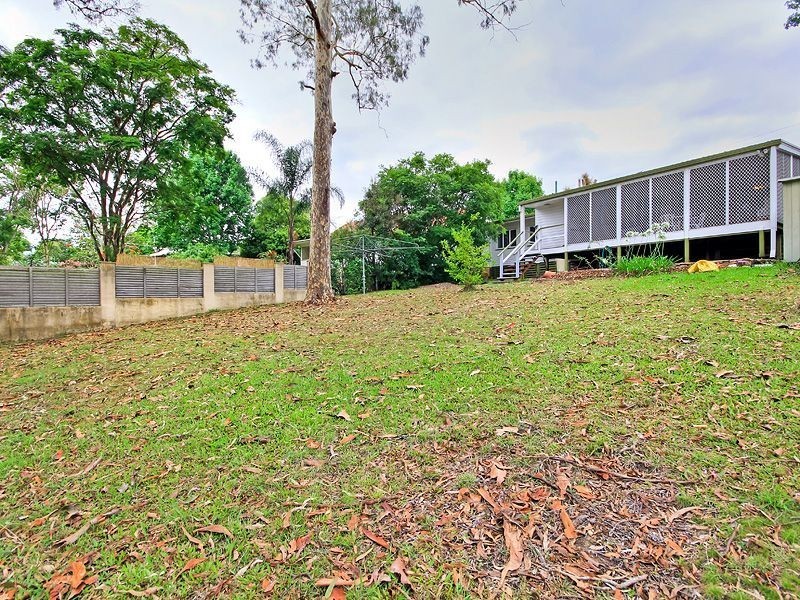 22 Kenmore Road, Kenmore QLD 4069