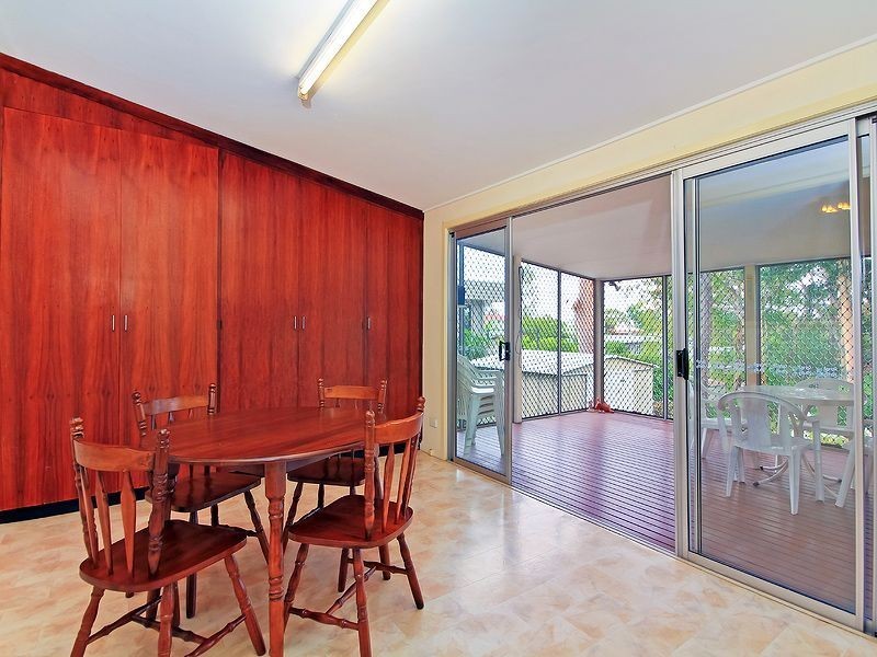 22 Kenmore Road, Kenmore QLD 4069