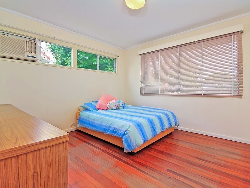 22 Kenmore Road, Kenmore QLD 4069