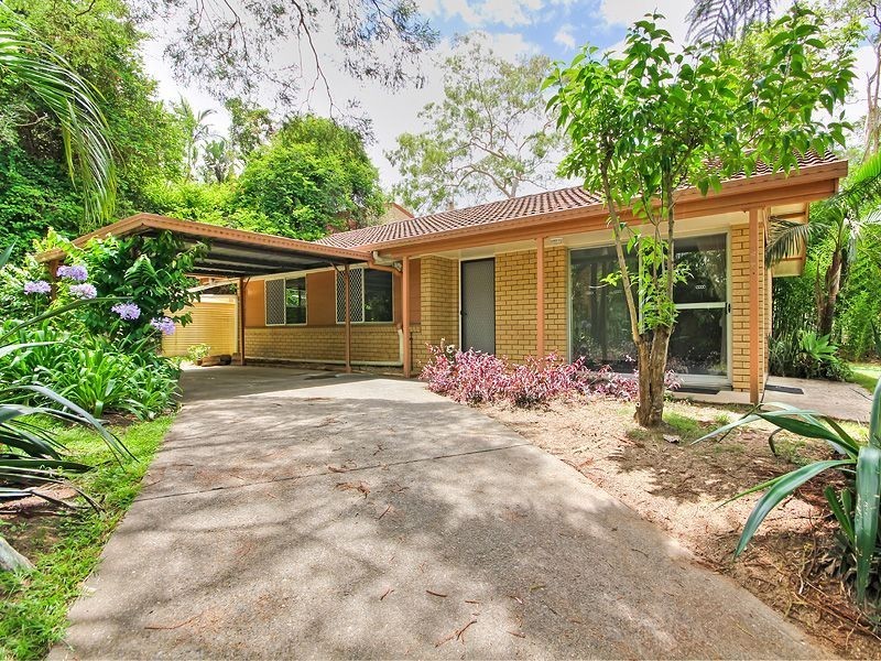 8 Lant Street, Chapel Hill QLD 4069
