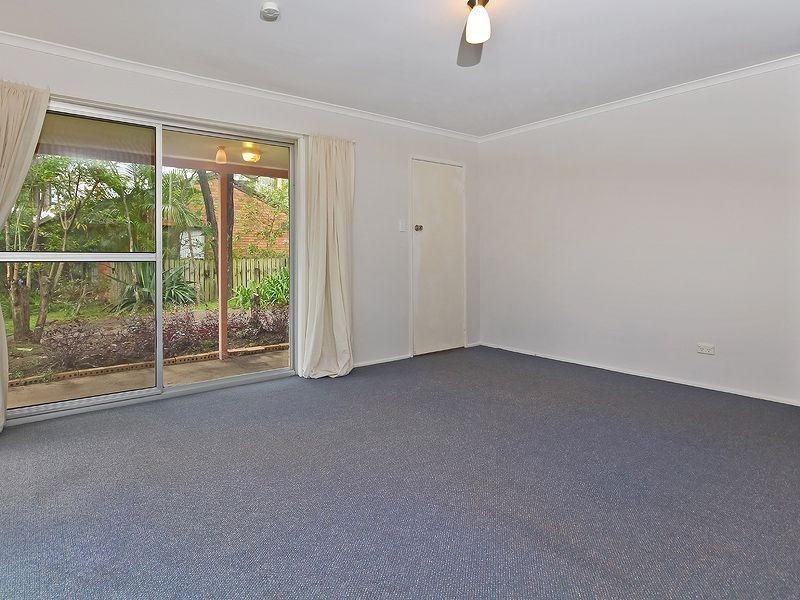 8 Lant Street, Chapel Hill QLD 4069