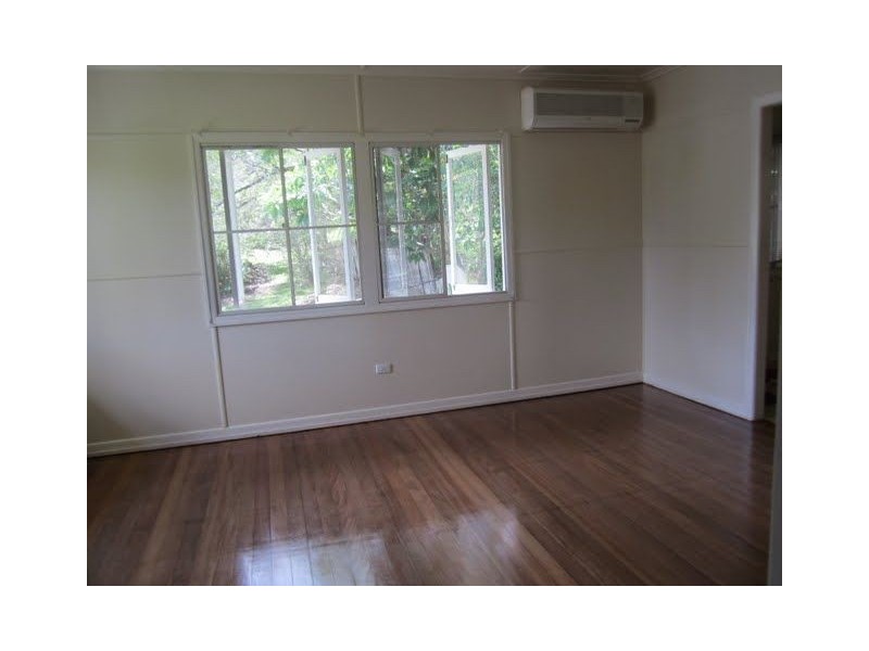 10 Noreen Street, Chapel Hill QLD 4069