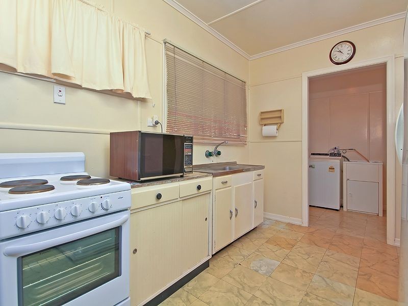 10 Noreen Street, Chapel Hill QLD 4069