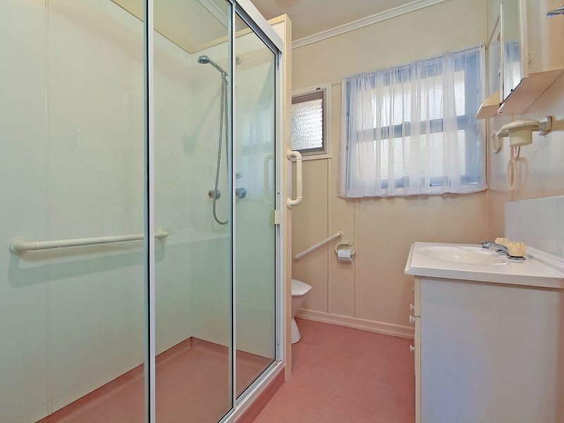 10 Noreen Street, Chapel Hill QLD 4069