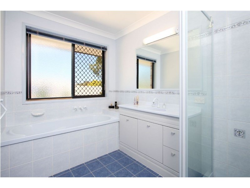 5 Pioneer Crescent, Bellbowrie QLD 4070