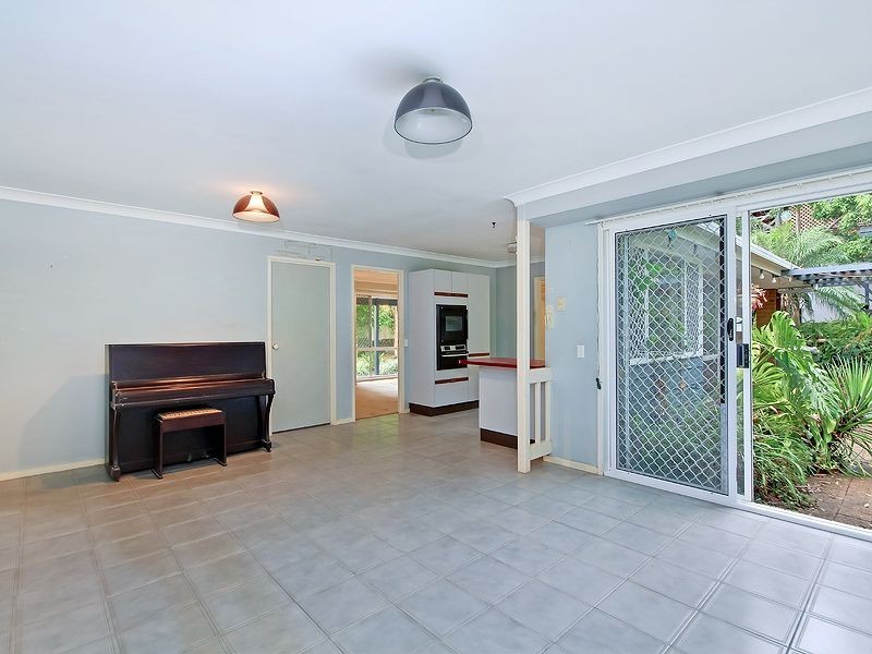 17 Nankoor Street, Chapel Hill QLD 4069