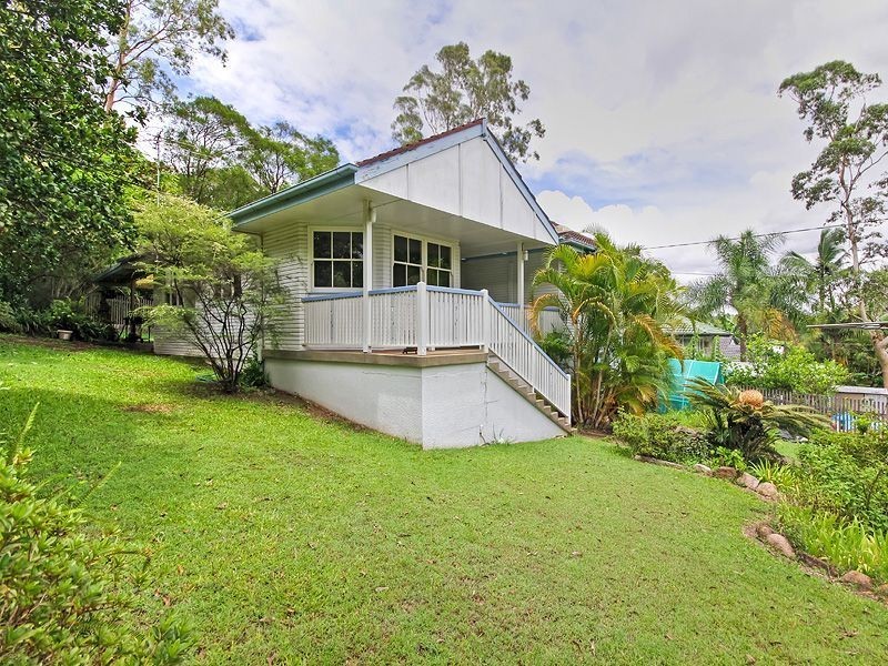 14 Noreen Street, Chapel Hill QLD 4069
