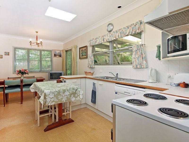 14 Noreen Street, Chapel Hill QLD 4069