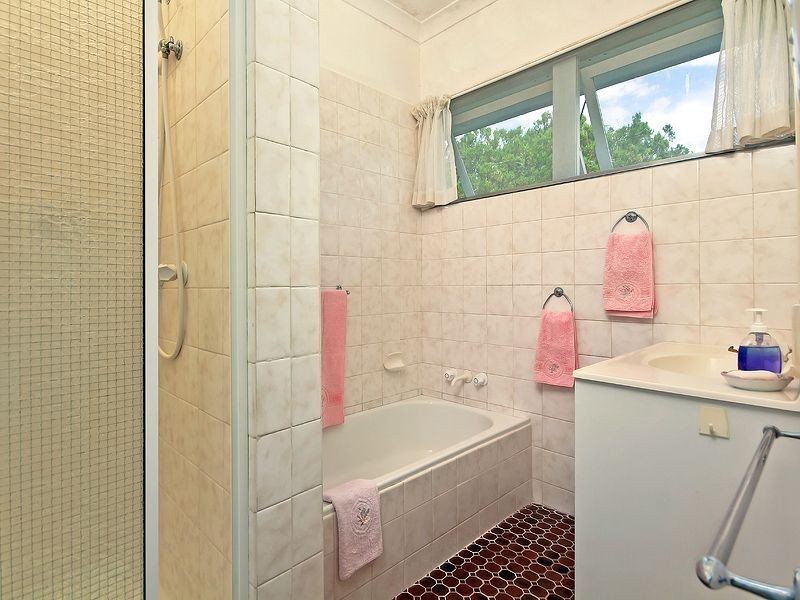 14 Noreen Street, Chapel Hill QLD 4069