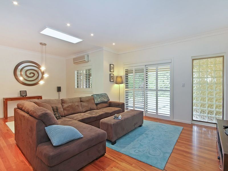 21 Mirbelia Street, Kenmore QLD 4069