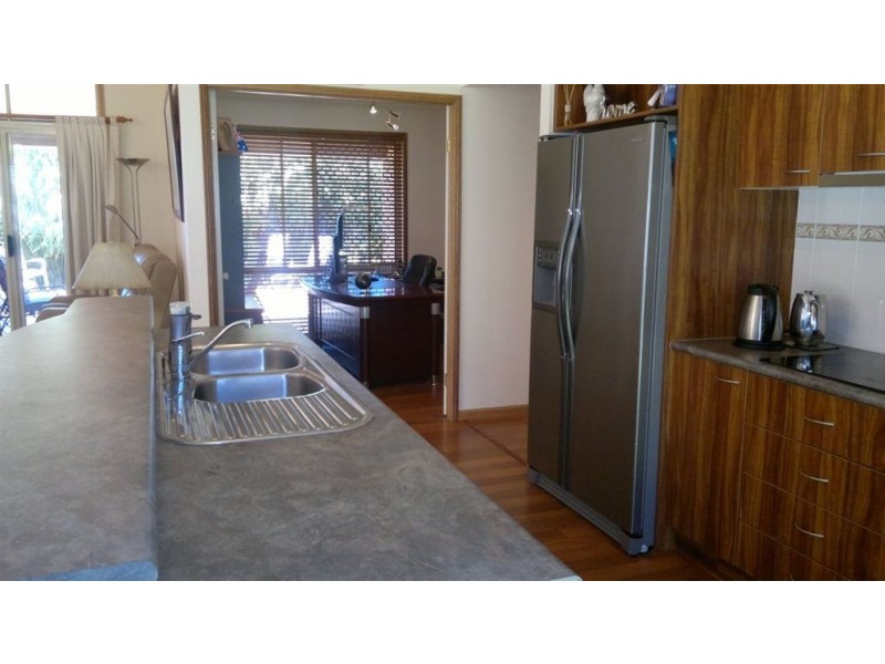 209 Gibson Crescent, Bellbowrie QLD 4070