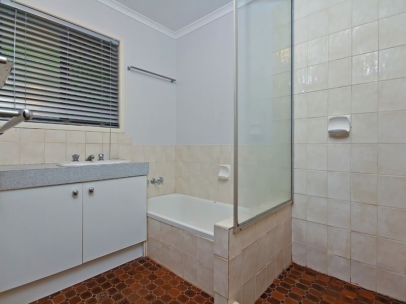 8 Lant street, Chapel Hill QLD 4069