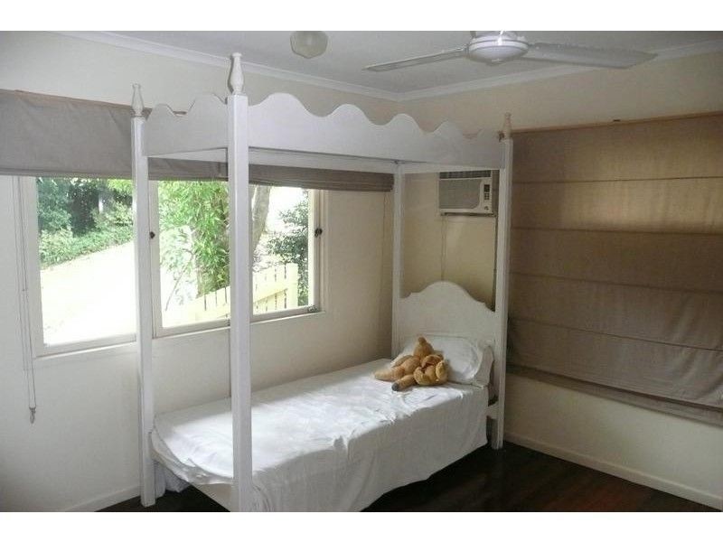 186 Burbong Street, Chapel Hill QLD 4069