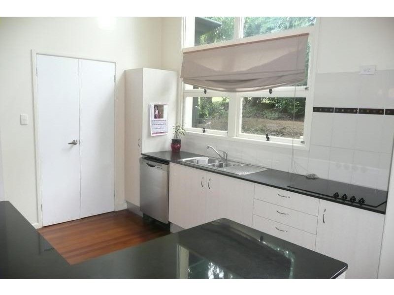 186 Burbong Street, Chapel Hill QLD 4069