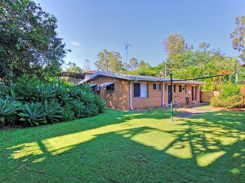 11 Cassandra Street, Chapel Hill QLD 4069