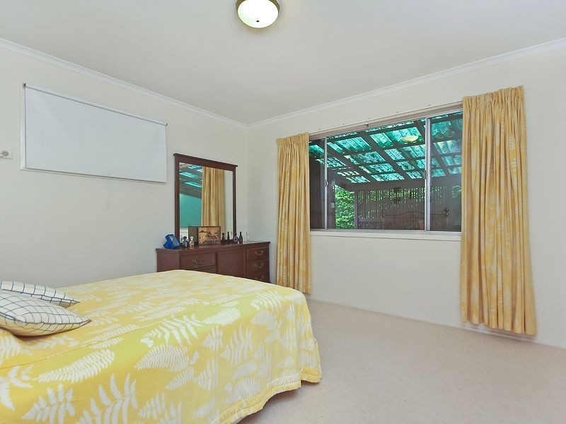11 Cassandra Street, Chapel Hill QLD 4069