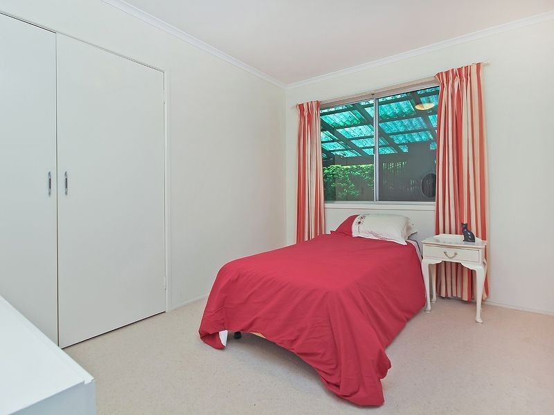 11 Cassandra Street, Chapel Hill QLD 4069