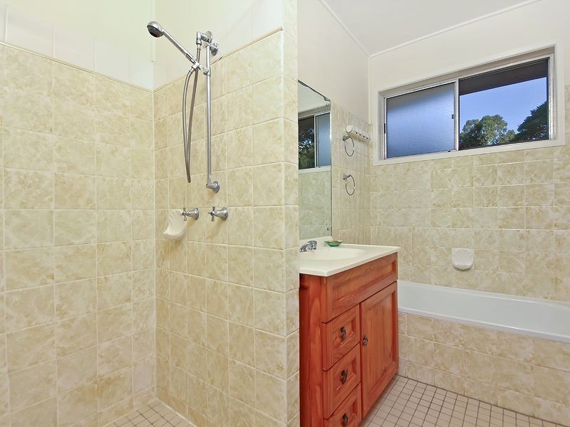 11 Cassandra Street, Chapel Hill QLD 4069