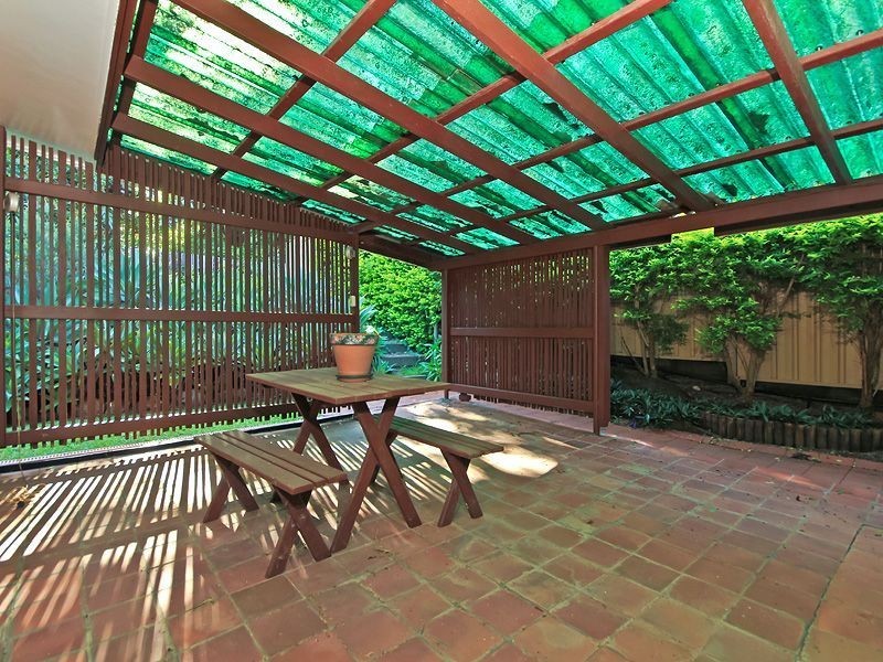 11 Cassandra Street, Chapel Hill QLD 4069