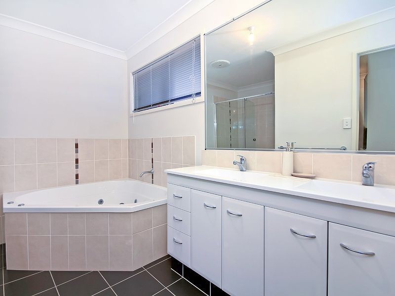 22 Corymbia Crescent, Anstead QLD 4070