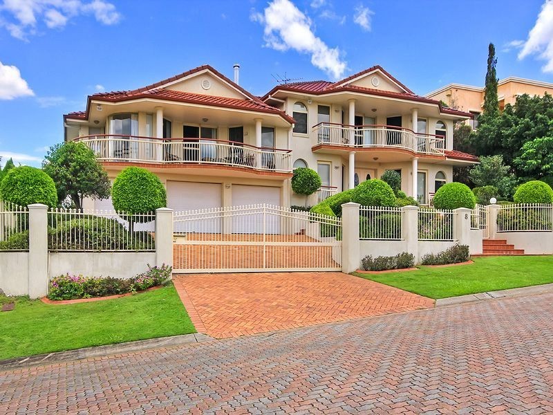 8 Becker Place, Mount Ommaney QLD 4074