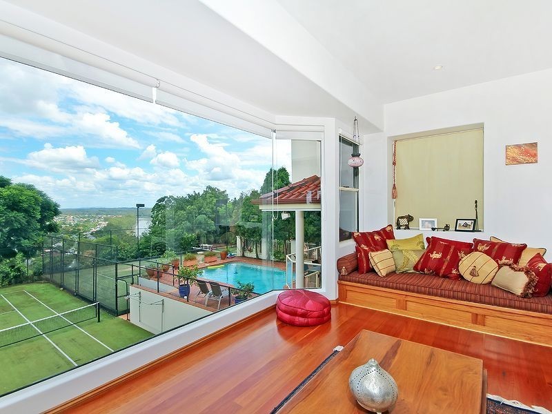 8 Becker Place, Mount Ommaney QLD 4074