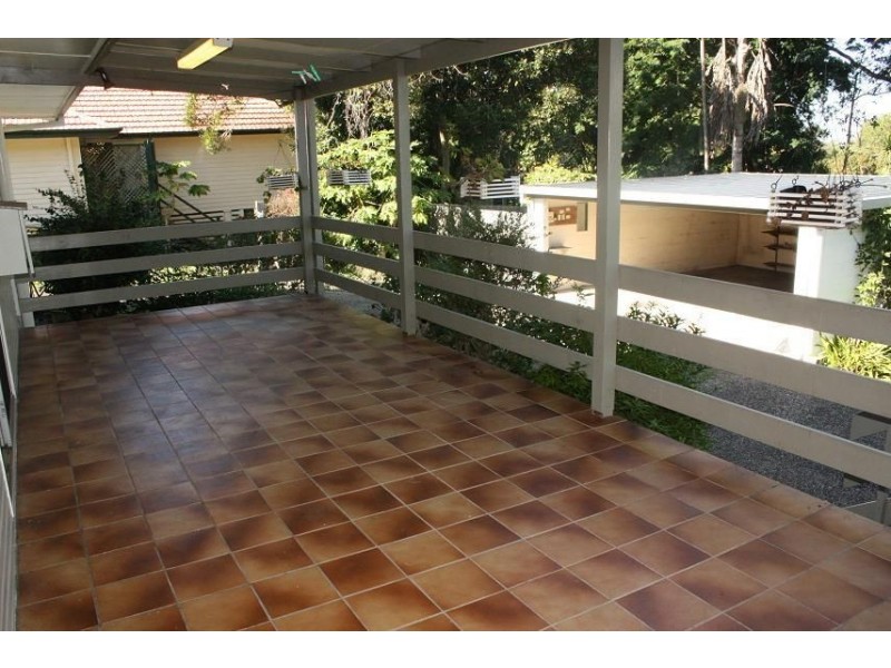 11 Gilruth Road, Kenmore QLD 4069