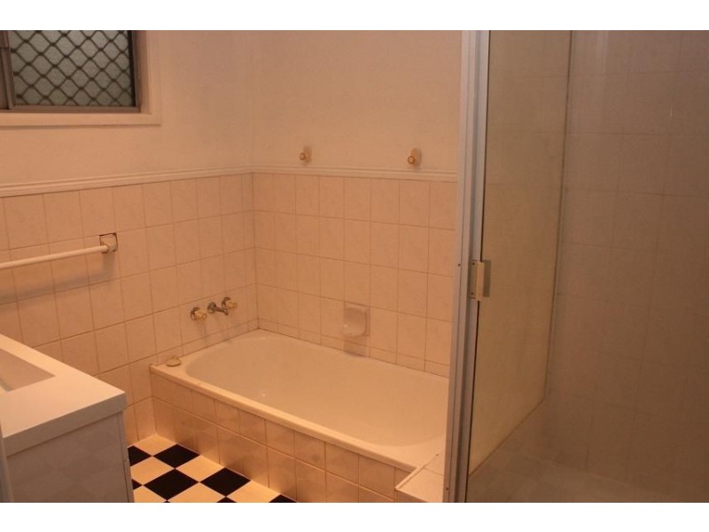 8 Fig Tree Pocket Road, Chapel Hill QLD 4069