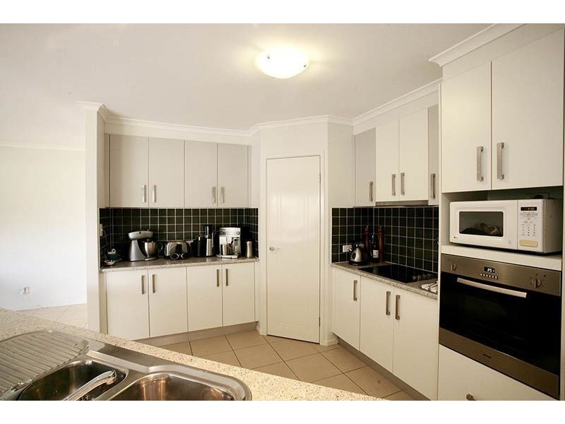 4 Zoe Place, Moggill QLD 4070