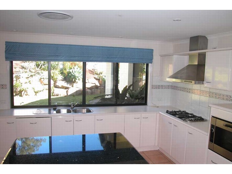 2 Hart Close, Brookfield QLD 4069