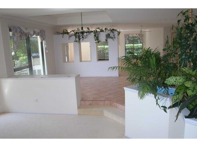 2 Hart Close, Brookfield QLD 4069