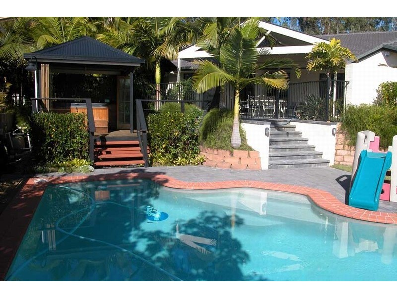 2 Hart Close, Brookfield QLD 4069