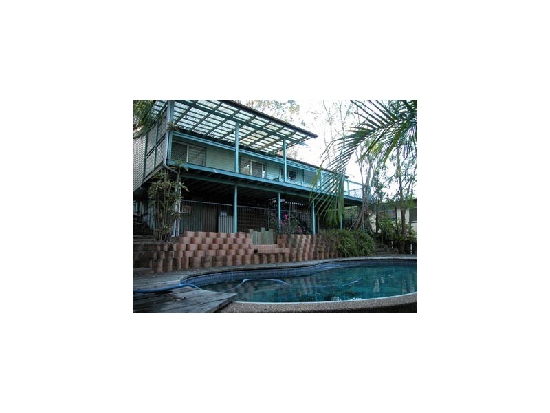 8 Fig Tree Pocket, Chapel Hill QLD 4069