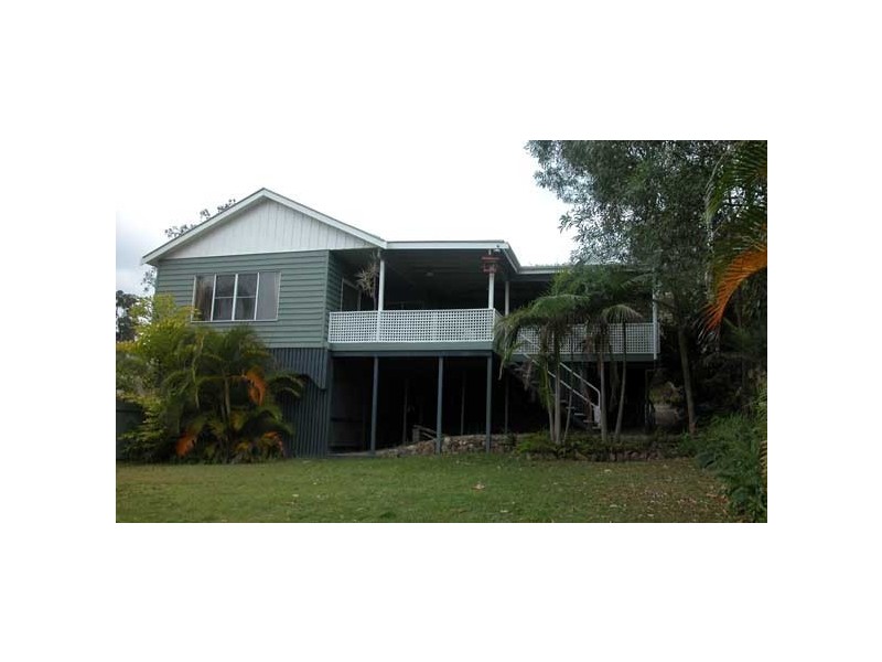 8 Torridon Cl, Chapel Hill QLD 4069