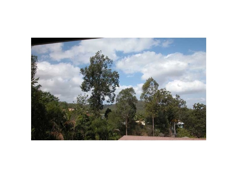 8 Torridon Cl, Chapel Hill QLD 4069