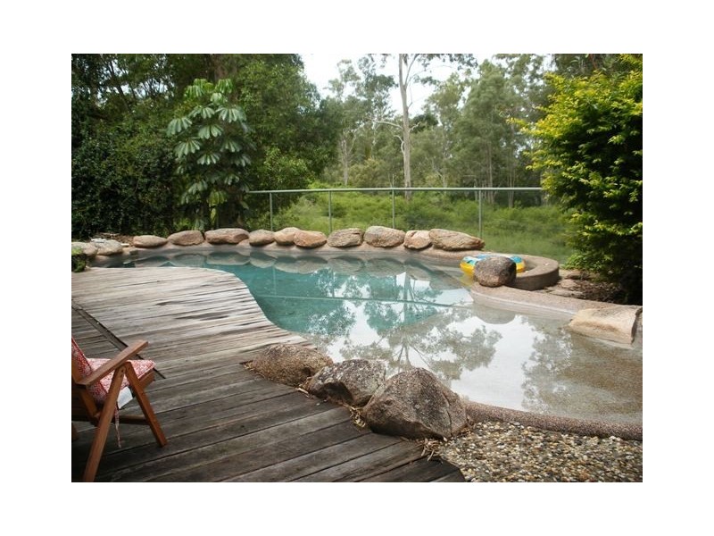 112 Sunset Road, Kenmore QLD 4069