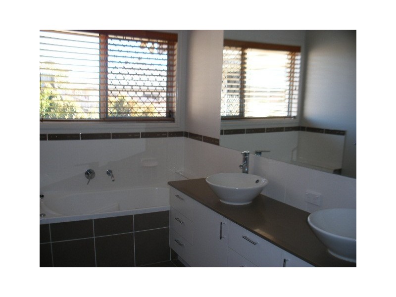 31 Rise Place, Moggill QLD 4070